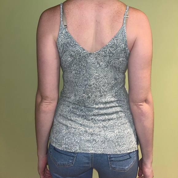 Old Navy green floral v-neck tank top - Picture 5 of 5